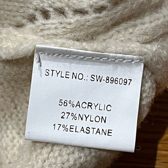 Pink Martini Cream popcorn sweater, Size Smallll - Picture 7 of 7